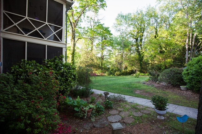 Gardens & Lawn - Gailyn on Sharon Apartments