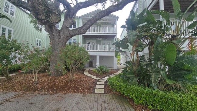 Building Photo - 215 18th Ave