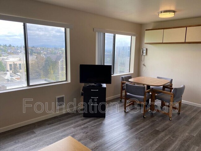 Photo - 400 10th Ave