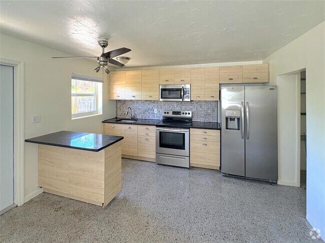 Building Photo - 1219 NE 5th Terrace Unit 1 Rental