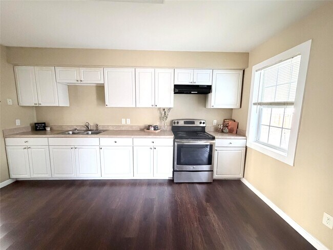 Photo - 308 W James Ave