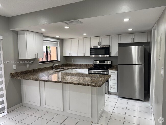 Building Photo - 8430 NW 8th St Unit B4 Rental