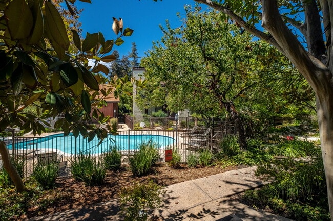 Photo - 21931 Burbank Blvd