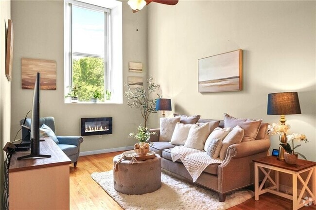 Building Photo - 494 Woonasquatucket Ave Unit 108 Rental