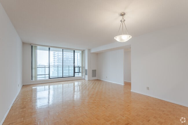 2BR, 2BA - 985SF - Living & Dining Room