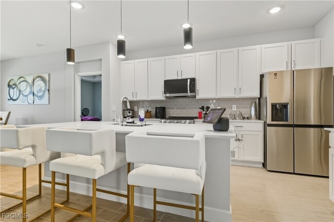Photo - 525 Tropicana Parkway W