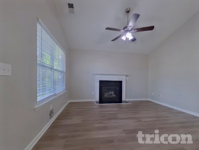 Photo - 212 Barnevelder Dr