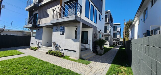 Photo - 1311 N Harvard Blvd Townhome