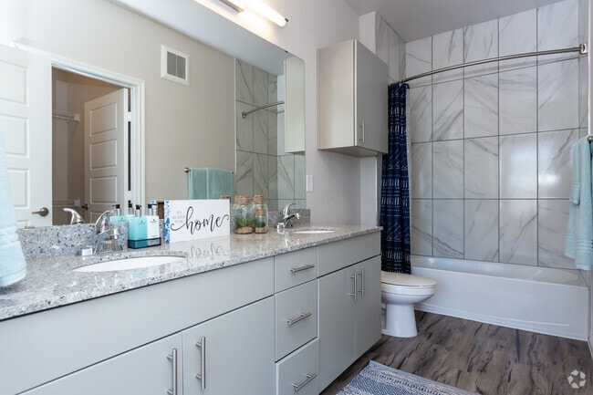 2HAB,2BA-850 ft² - Mistletoe Station