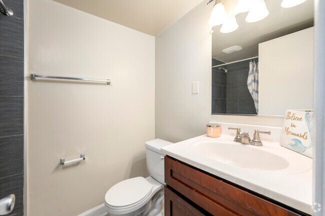 2 habitaciones, 2 baños, 798 pies cuadrados, baño