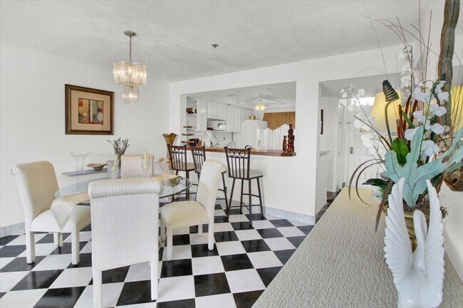 Photo - 3000 Presidential Way Unidad 406