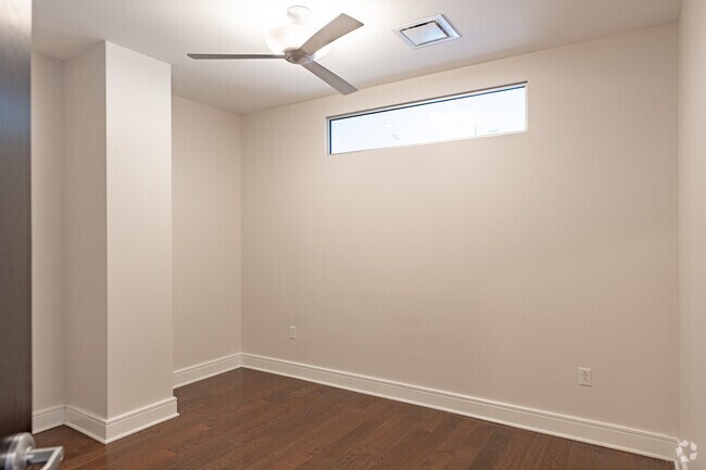 1BR, 1BA - 700SF - Bedroom