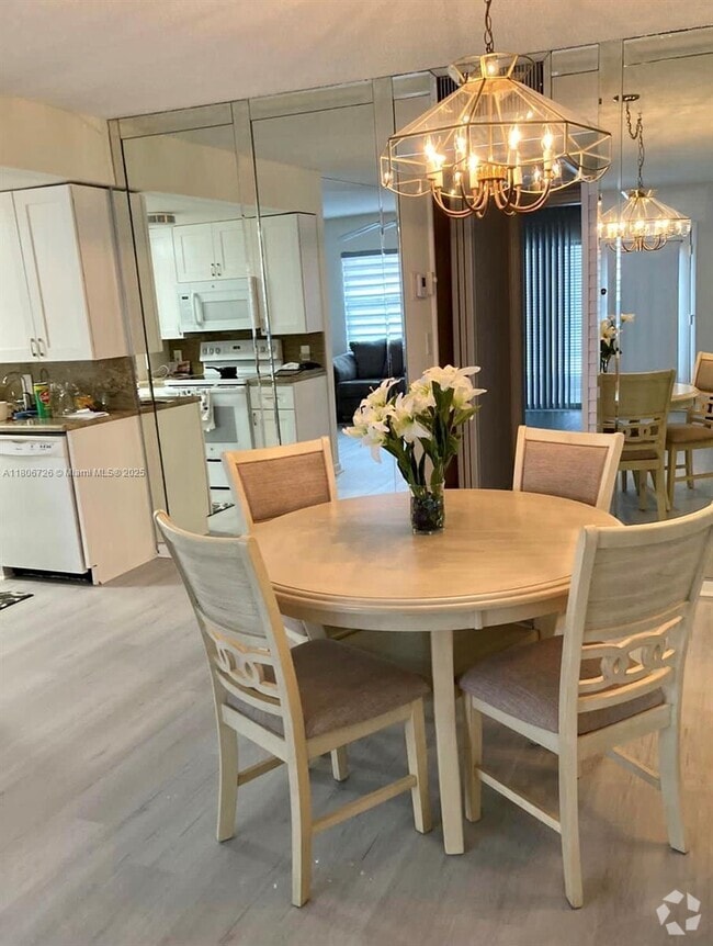 Building Photo - 4302 Martinique Cir Unit J4 Rental