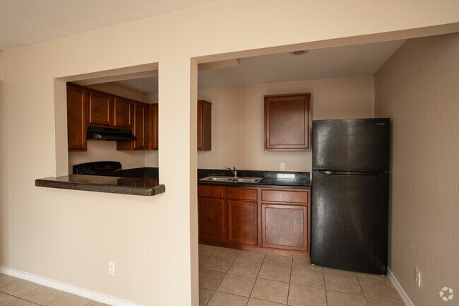 2BR, 2BA - 845SF - Kitchen