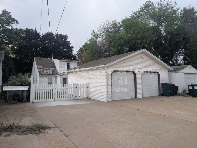 Building Photo - 5027 6th St NE