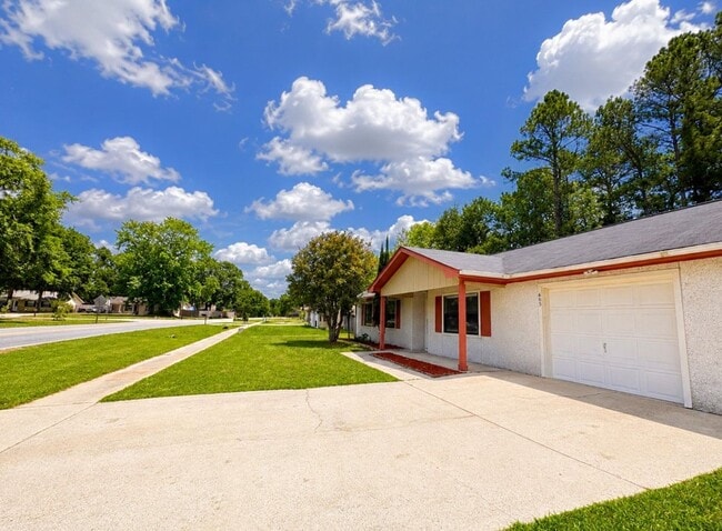 Building Photo - 603 Plantation Village Dr