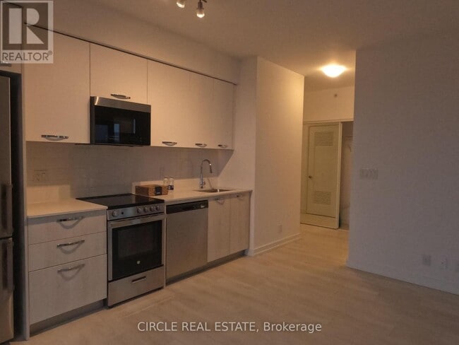 Photo - 75 James St S Unit 2414