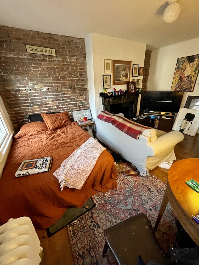 Building Photo - 58 S Russell St Unit 2 Rental