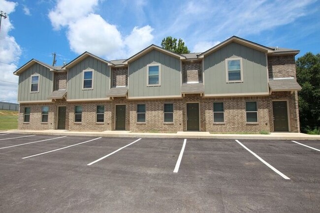 Photo - Tour Today! 2 Bed 1.5 Bath Townhome! Lindale ISD!