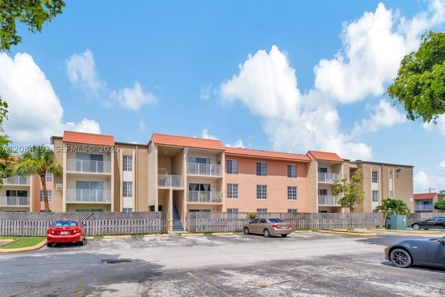 Building Photo - 4804 NW 79th Ave Unit 102