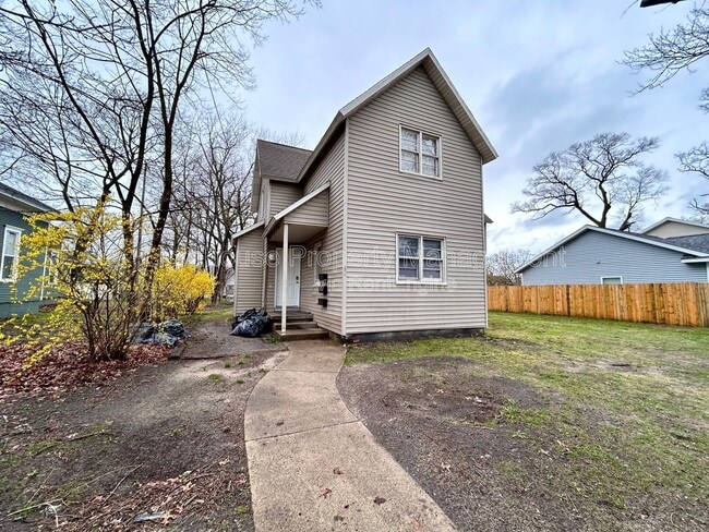 Building Photo - 1461 Leahy St Unit 1