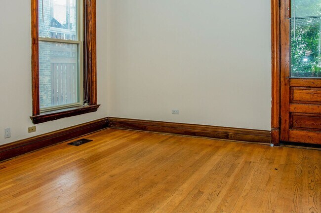849 W Wellington Ave Unit 1