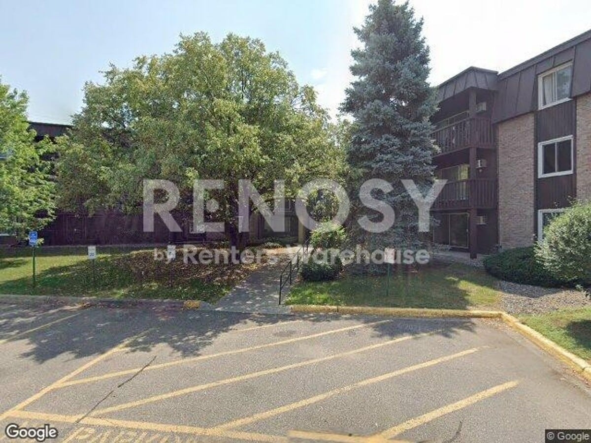 Beautiful 2B/2BA Condo Located in Robbinsdale with Lakeview. - Beautiful 2B/2BA Condo Located in Robbinsdale with Lakeview.