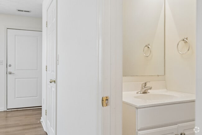 4BR, 4.5BA - 1,721SF - Half Bath