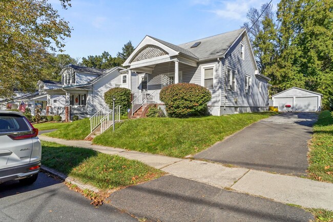 Photo - Ewing, NJ – 7BR / 2BA. House near TCNJ. Spacious layout. - Gambourg Properties