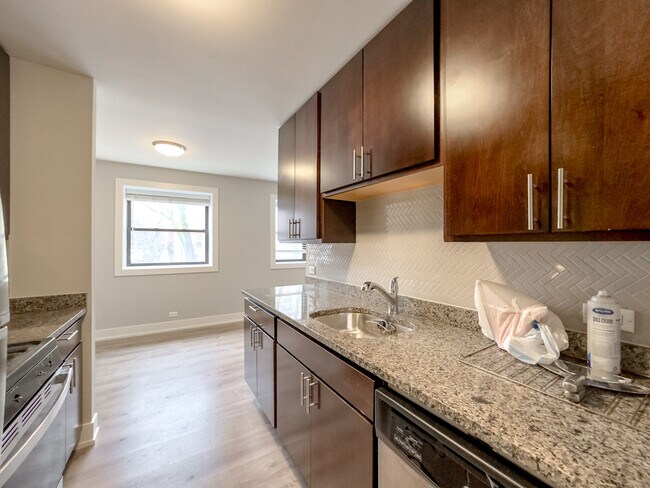 Photo - 535 W Surf St Unit 302