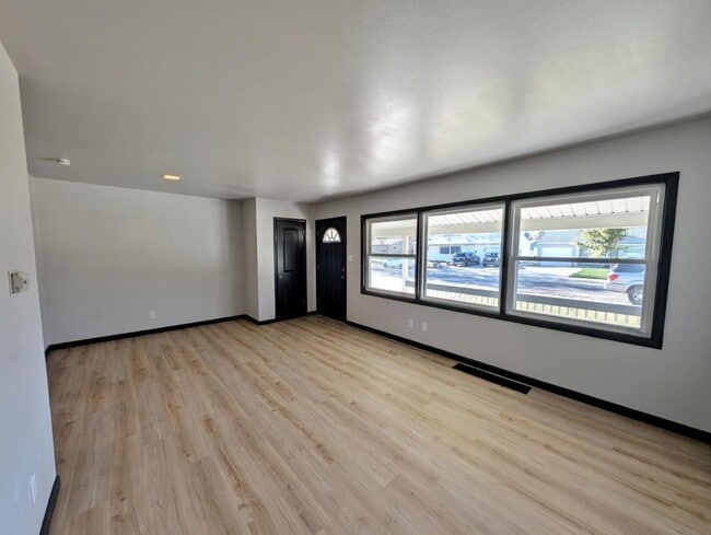 Photo - 182 Cortez St