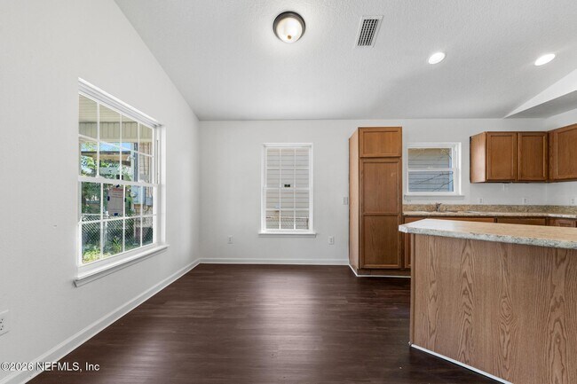 Photo - 1470 Windle St