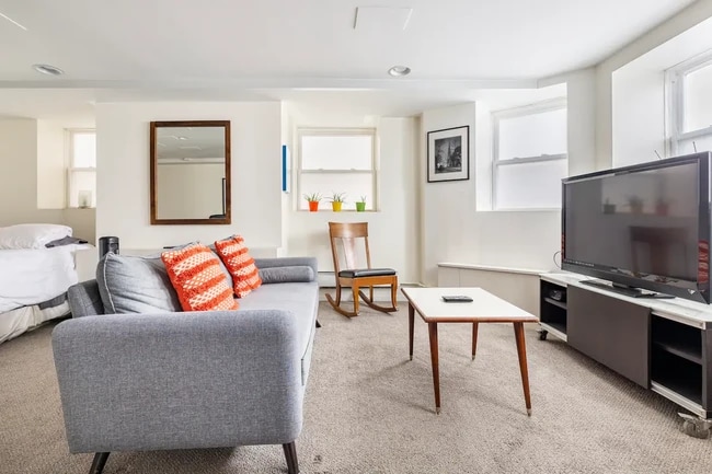 Building Photo - 540 S Taylor Ave Unit Garden Studio