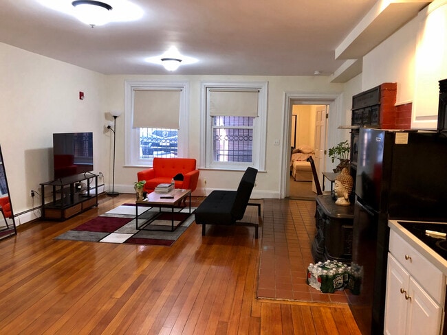 Building Photo - 105 Beacon St