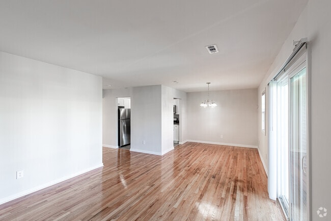 2BR, 1BA (995sqft) - Living Room - Hamden Ridge Apartments