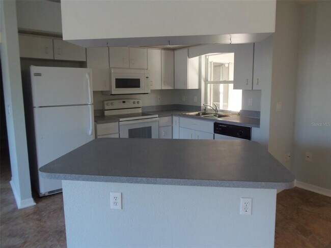 Photo - 2420 Dumont Ln