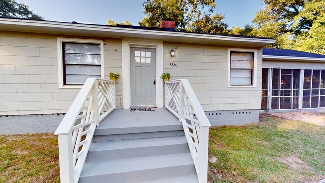 Photo - 2 acres in Millbrook w/ large screened in ...