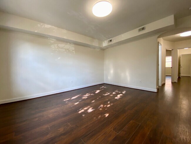 Photo - 1904 M St NE Unidad 3