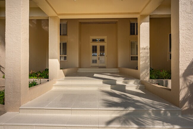 Photo - 981 Longboat Club Rd