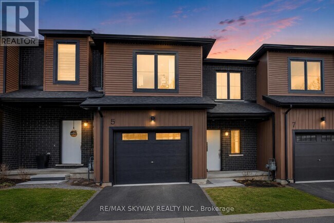 Photo - 5 Trailside Dr