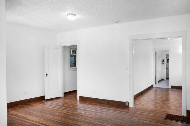 Building Photo - 4741 Brighton Ave Rental
