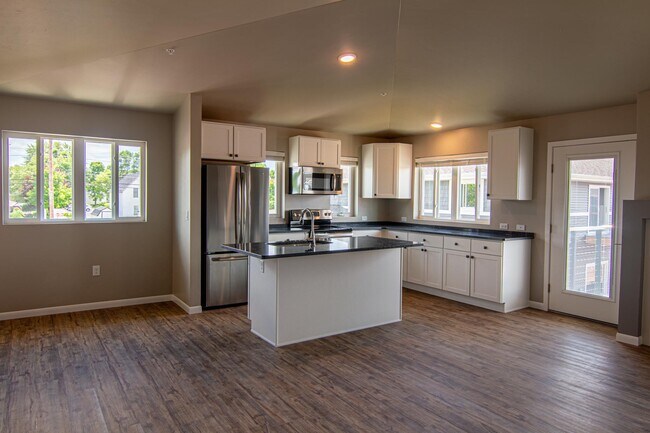 Apt H Kitchen