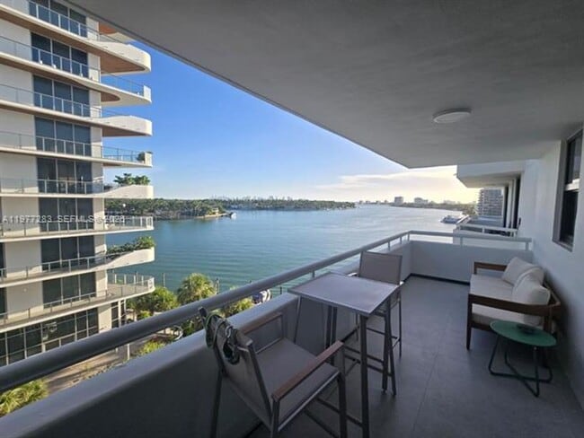 Building Photo - 6820 Indian Creek Dr Unit 6820 Indian Creek Dr # 6C