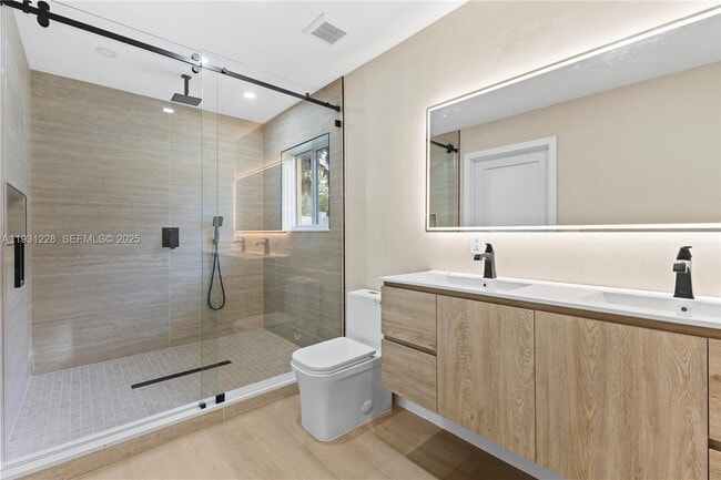 Photo - 16859 Crestview Ln