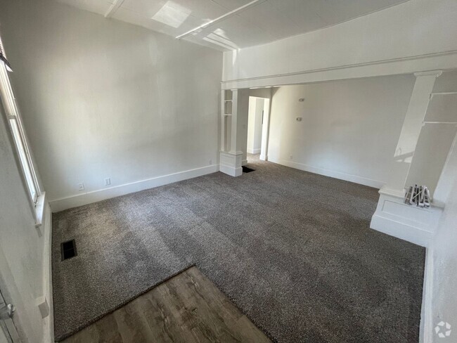 Building Photo - 718/720 Cincinnati Street Unit 718 Cincinnati Street Rental