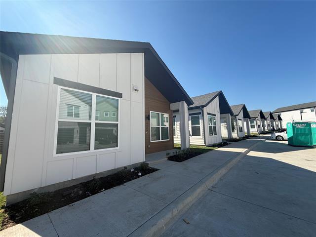 Building Photo - 4413 Janssen Ave