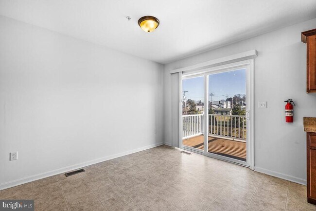 Photo - 112 Breezewood Dr