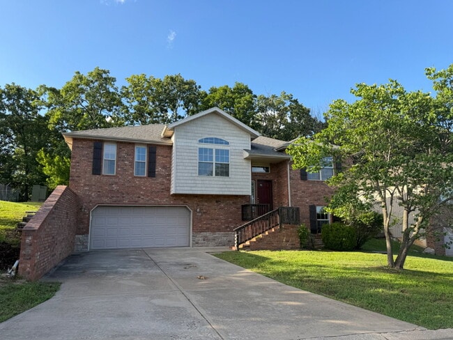 Building Photo - 4 Bedroom / 3 Bath - Horizon Hills / Meadow Ridge (Near Branson school district)