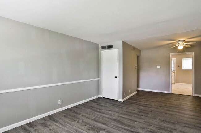 Photo - 9425 Olive Blvd Apartments Unit H