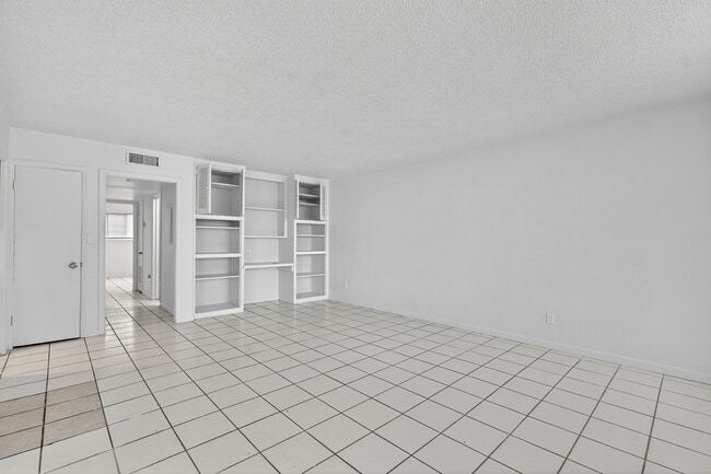 Photo - 202-244 W Shields Ave